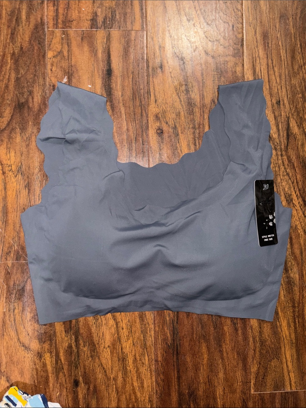 Seamless Scalloped-Edge Bralette in Gray